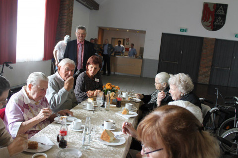 Besuch beim Frühlingsfest für Senioren